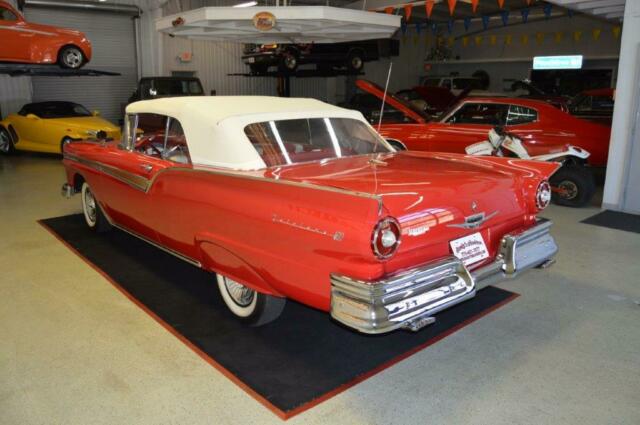 Ford Fairlane 1957 image number 3