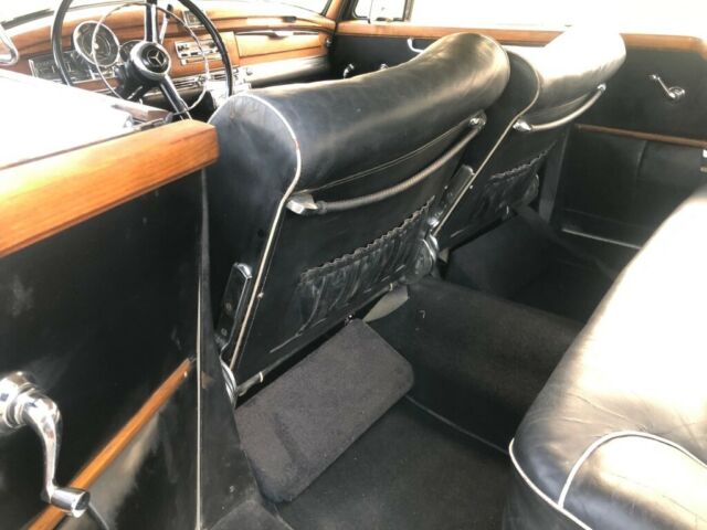 Mercedes-Benz 300-Series 1959 image number 43