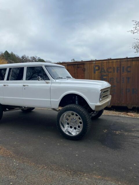 Chevrolet Suburban 1969 image number 1