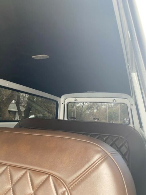 Chevrolet Suburban 1969 image number 10