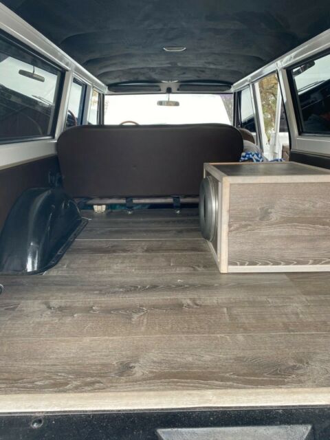Chevrolet Suburban 1969 image number 16