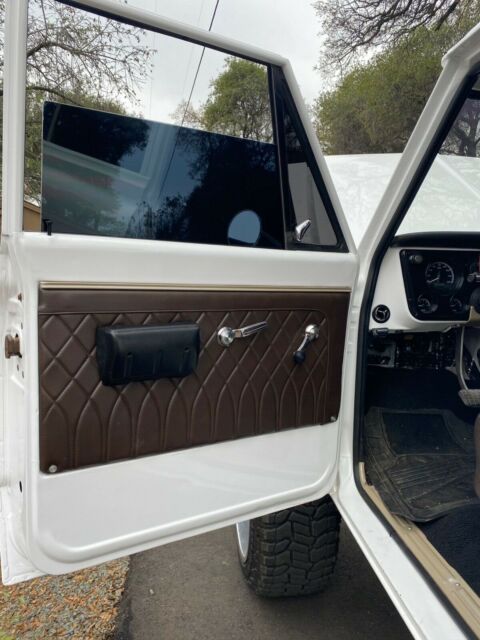 Chevrolet Suburban 1969 image number 29