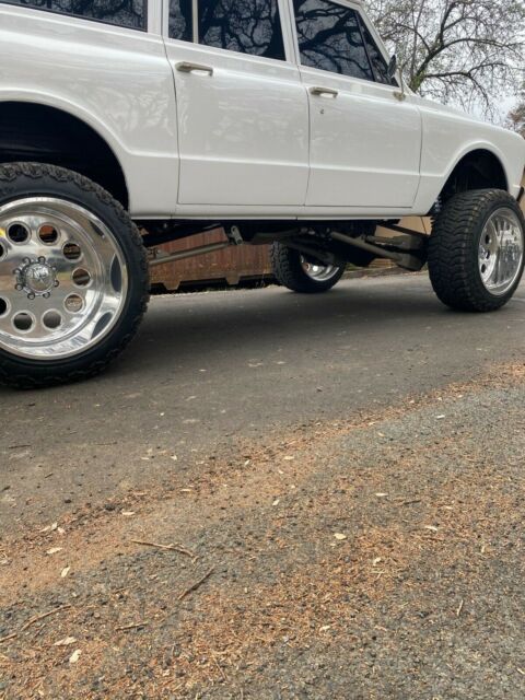 Chevrolet Suburban 1969 image number 3