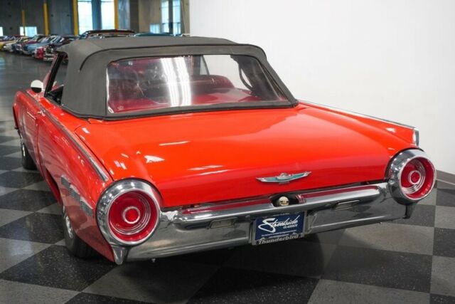 Ford Thunderbird 1962 image number 10