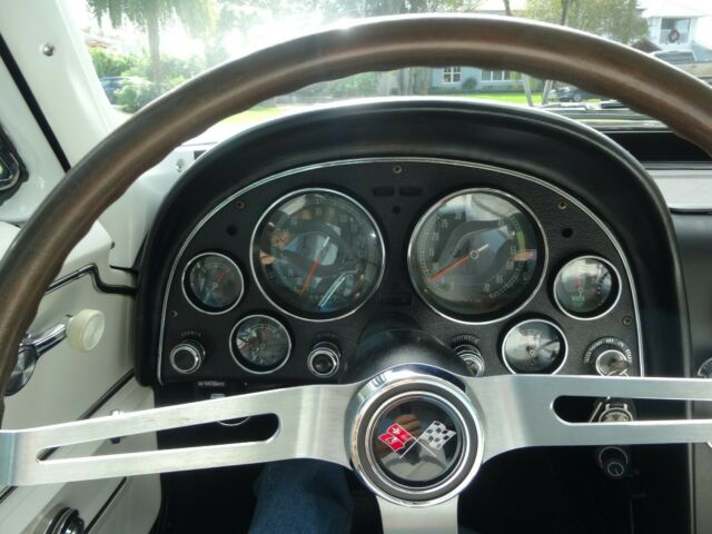 Chevrolet Corvette 1967 image number 19