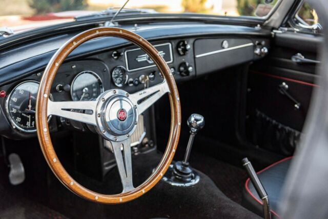 MG MGB 1966 image number 35