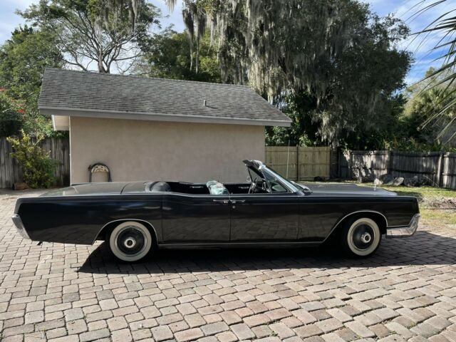 Lincoln Continental 1967 image number 4