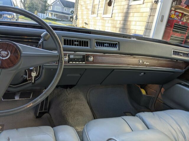 Cadillac Fleetwood 1976 image number 18