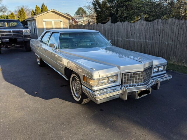 Cadillac Fleetwood 1976 image number 24