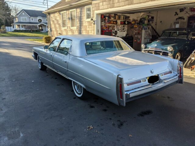 Cadillac Fleetwood 1976 image number 27