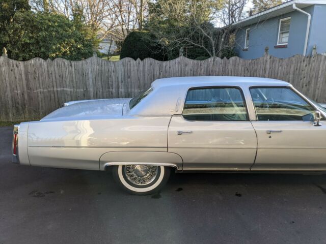 Cadillac Fleetwood 1976 image number 32