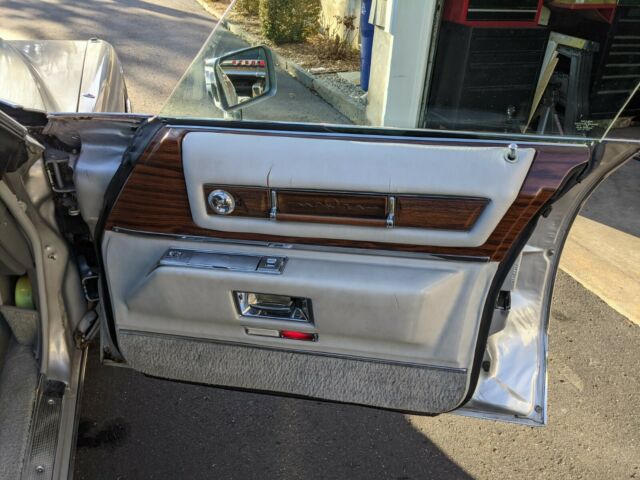 Cadillac Fleetwood 1976 image number 35