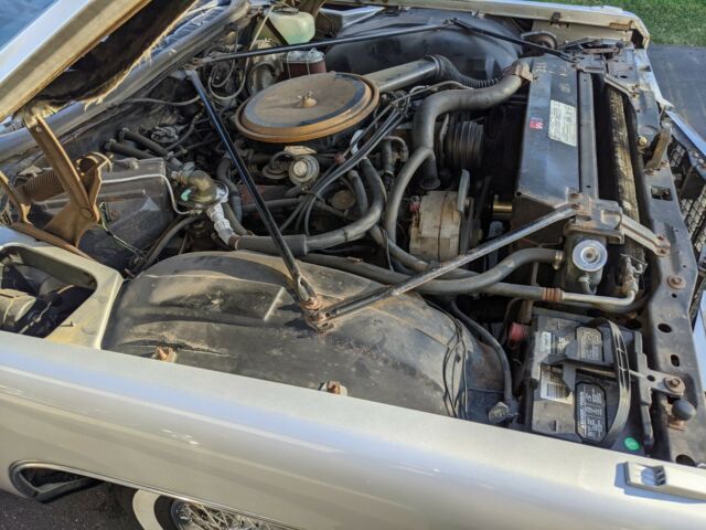 Cadillac Fleetwood 1976 image number 44