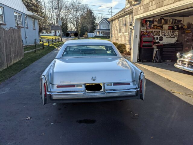 Cadillac Fleetwood 1976 image number 5