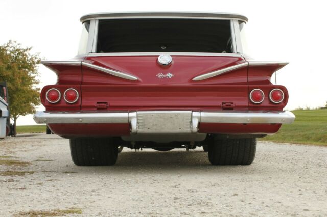 Chevrolet Brookwood 1960 image number 10