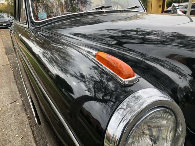 Mercedes-Benz 200-Series 1956 image number 30