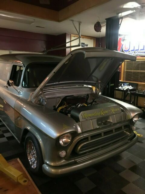 Chevrolet Suburban 1957 image number 10