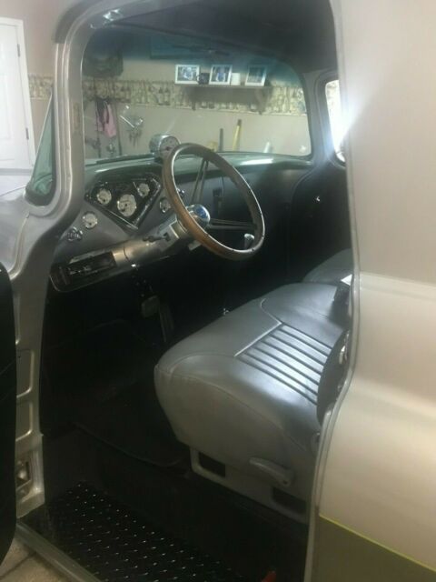 Chevrolet Suburban 1957 image number 11