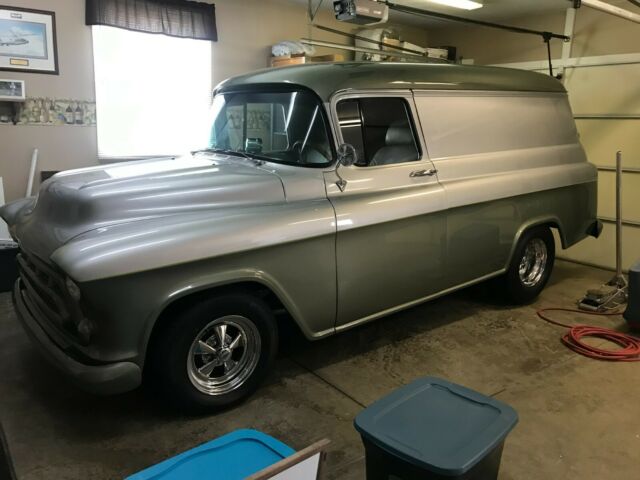 Chevrolet Suburban 1957 image number 13