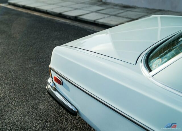 Mercedes-Benz 200-Series 1972 image number 12