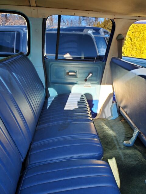 Chevrolet Suburban 1978 image number 20