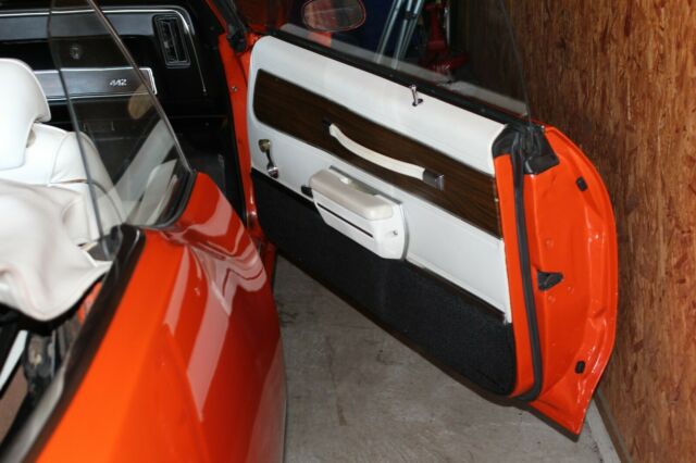 Oldsmobile Cutlass 1972 image number 28