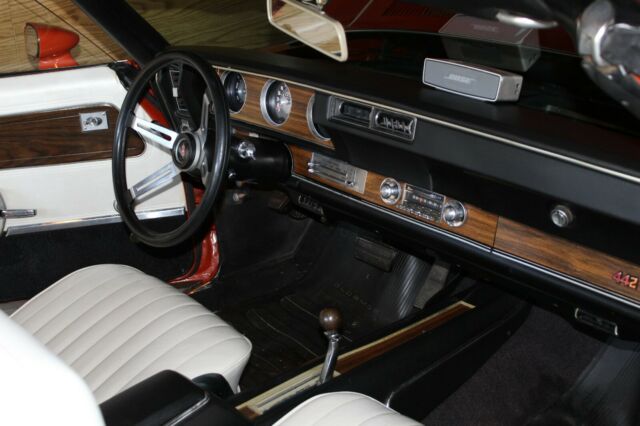Oldsmobile Cutlass 1972 image number 29