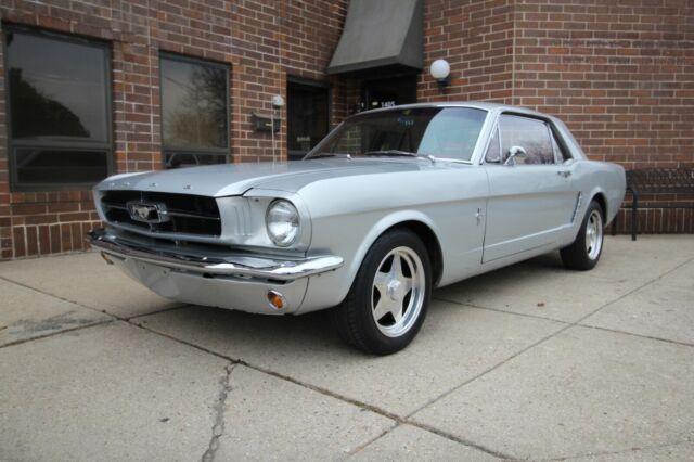 Ford Mustang 1965 image number 0