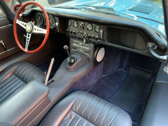 Jaguar E-Type 1966 image number 11