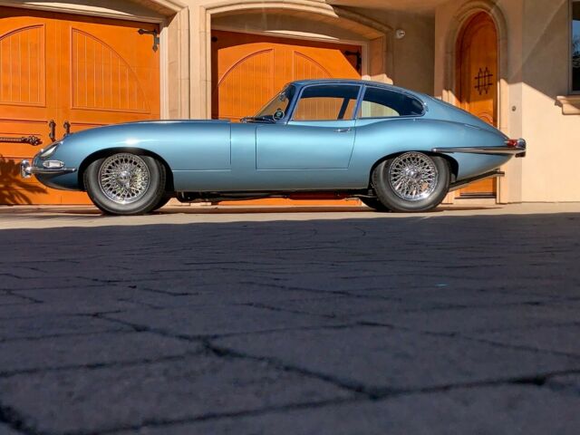 Jaguar E-Type 1966 image number 4