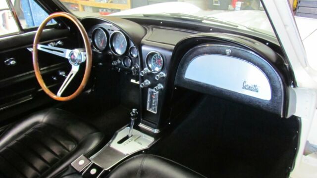 Chevrolet Corvette 1966 image number 10