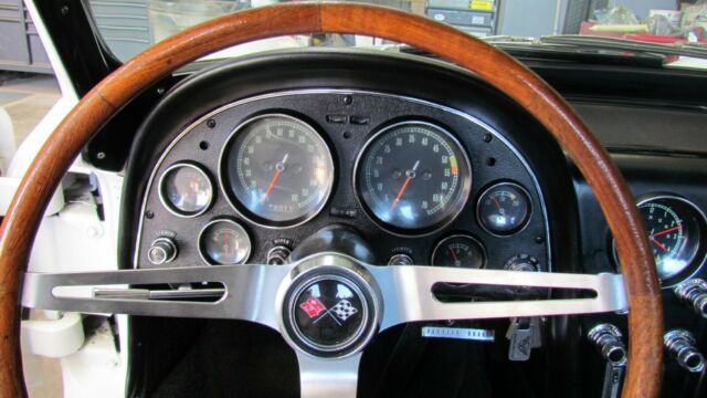 Chevrolet Corvette 1966 image number 15