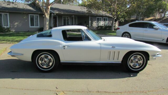 Chevrolet Corvette 1966 image number 28