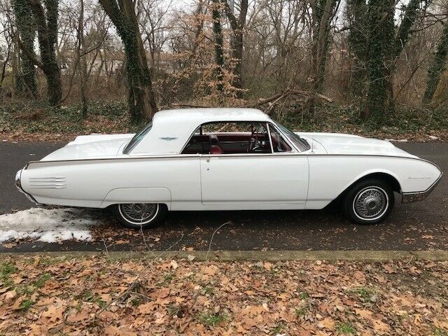 Ford Thunderbird 1961 image number 29