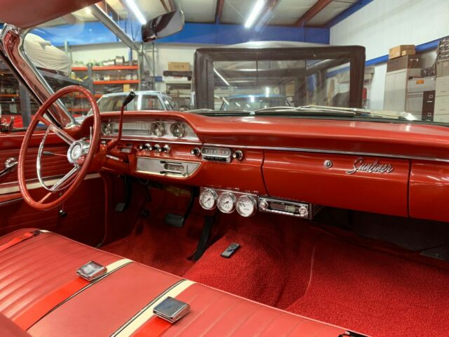 Ford Galaxie 1962 image number 20