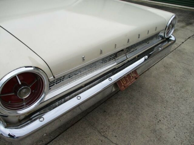 Ford Galaxie 1963 image number 36