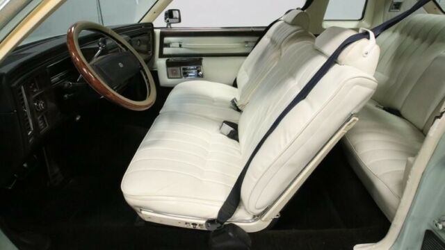 Cadillac DeVille 1977 image number 4