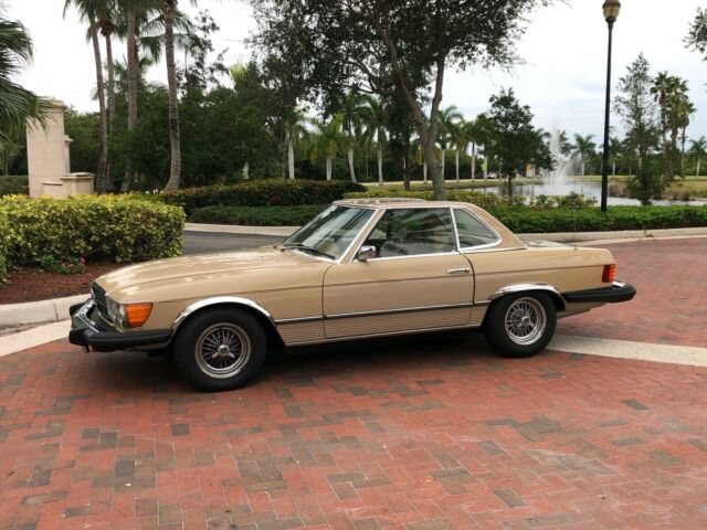 Mercedes-Benz SL-Class 1975 image number 32