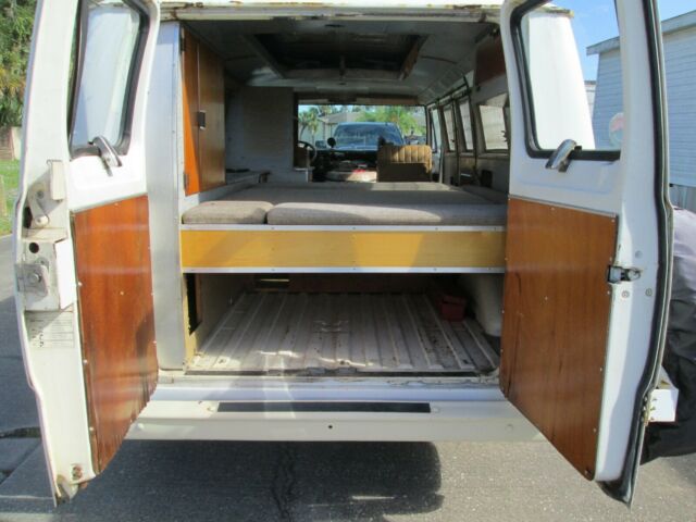 Ford E-Series Van 1969 image number 11