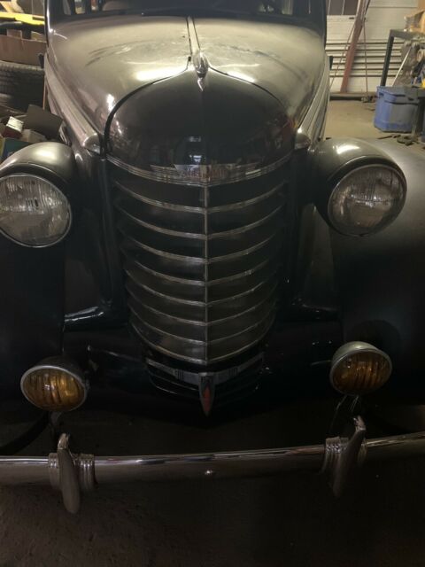 Oldsmobile Special 1937 image number 0