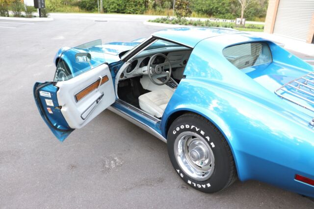 Chevrolet Corvette 1976 image number 12