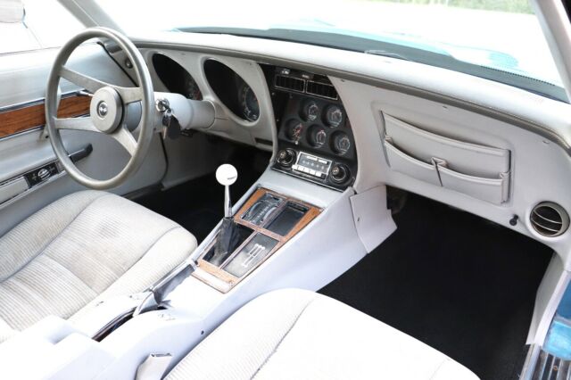 Chevrolet Corvette 1976 image number 15