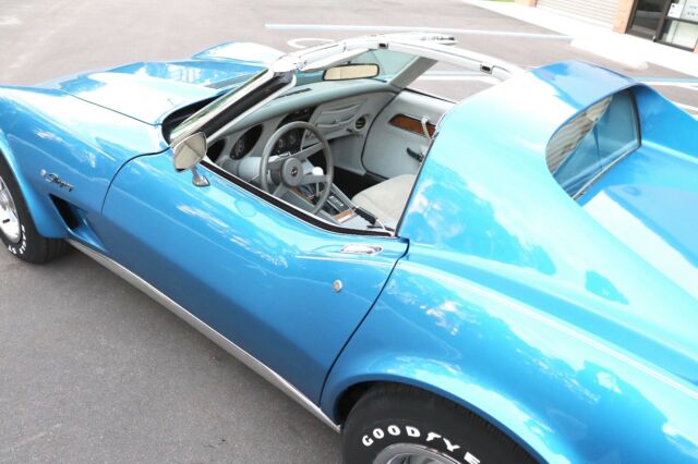 Chevrolet Corvette 1976 image number 22