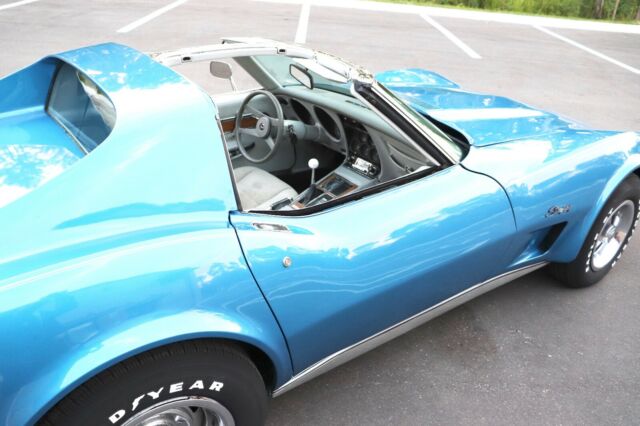 Chevrolet Corvette 1976 image number 23