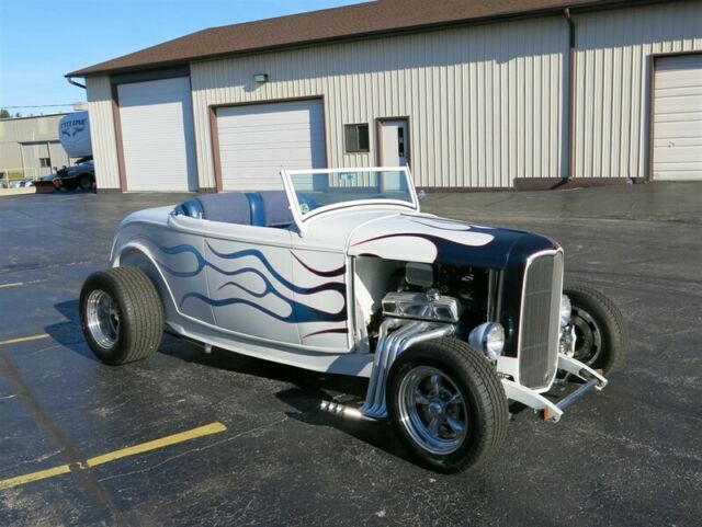 Ford Roadster, Removable Top, 1932 image number 15