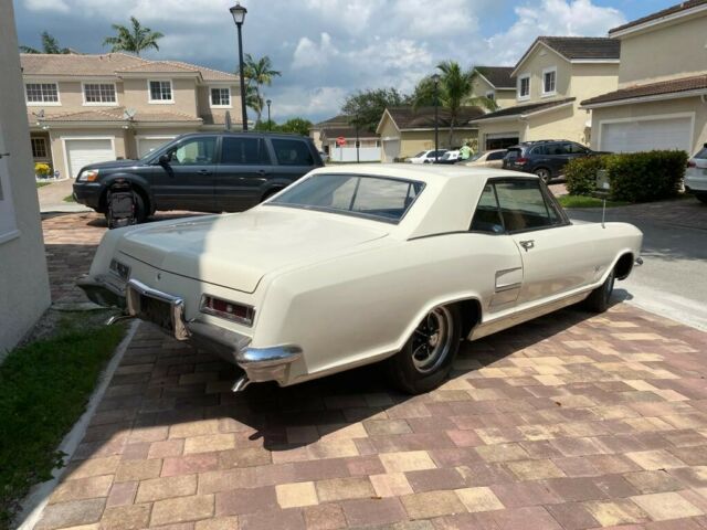 Buick Riviera 1964 image number 2