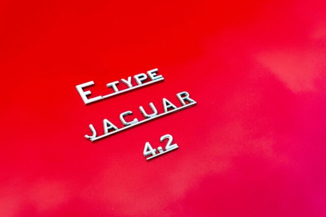 Jaguar E-Type 1970 image number 12