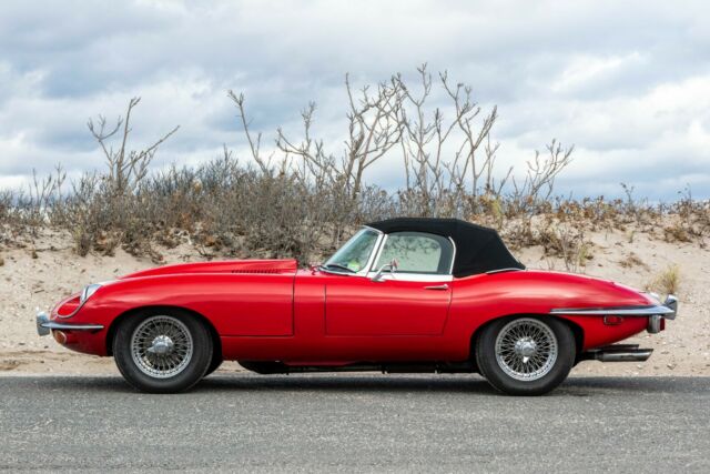 Jaguar E-Type 1970 image number 2