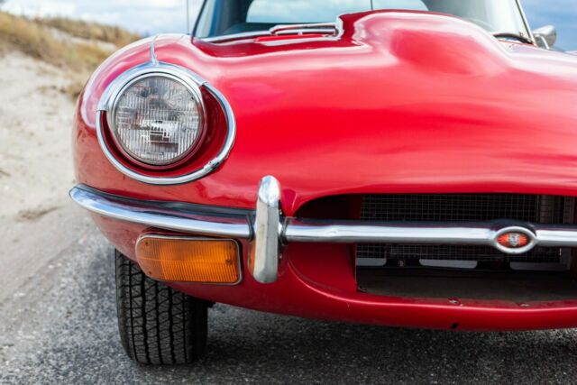 Jaguar E-Type 1970 image number 34