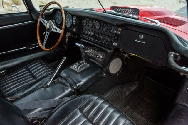 Jaguar E-Type 1970 image number 43